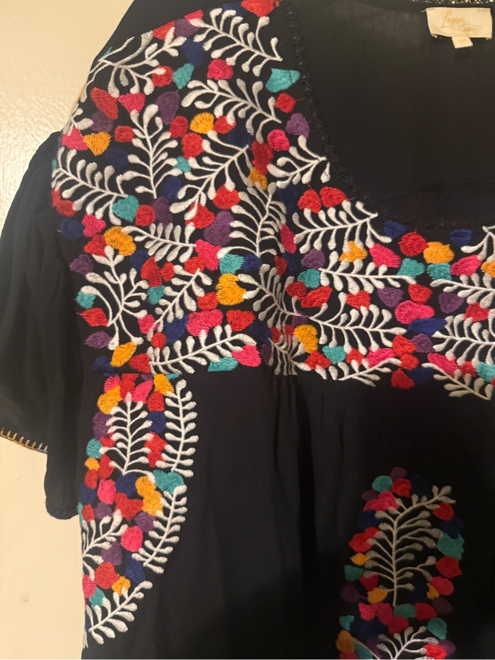 Layerz Embroidered Black Top Sz 3x - Picture 3 of 5